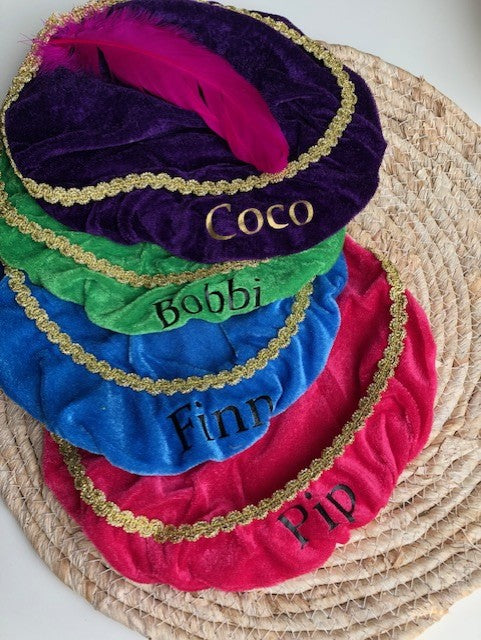 Pietenmuts met naam roze, blauw, paars, groen