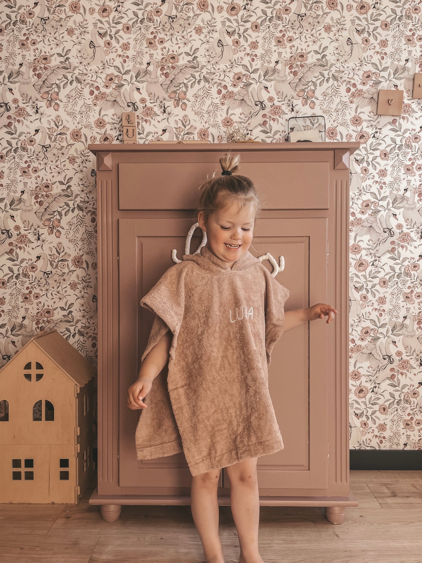 Badponcho met naam stone pink