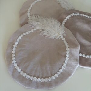 beige pietenmuts handgemaakt bloemen