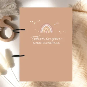 Bewaarbundel tekeningen en knutselwerkjes regenboog